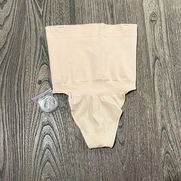 NWOT Skims Seamless Sculpt High Waist Thong Brief Shapewear Fitted Sand Size M - Picture 1 of 4